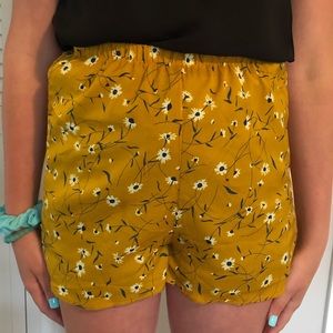 High waisted floral loose summer shorts.